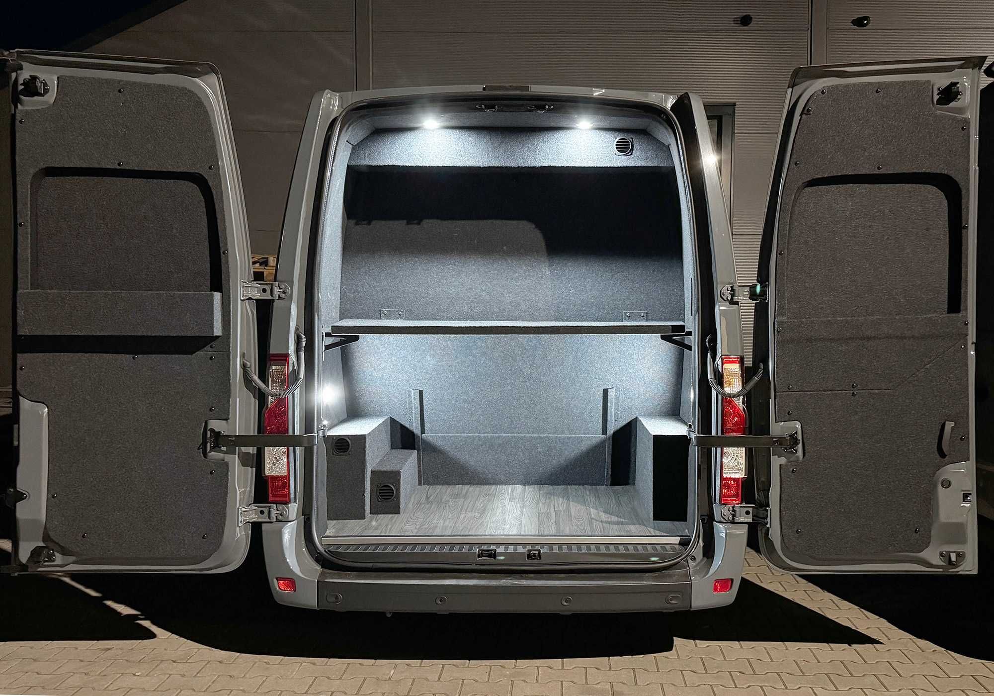 Bus wynajem RENAULT MASTER VIP 9 Osobowy WINIETY w CENIE kat B 9 os TV