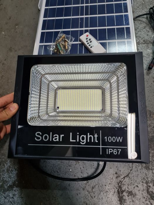 LUZ INTELIGENTE 100 W Leds + Painel Solar + Comando