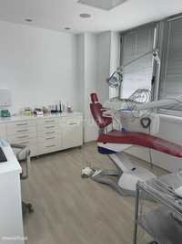 Clinica Dentária totalmente equipada para Trespasse