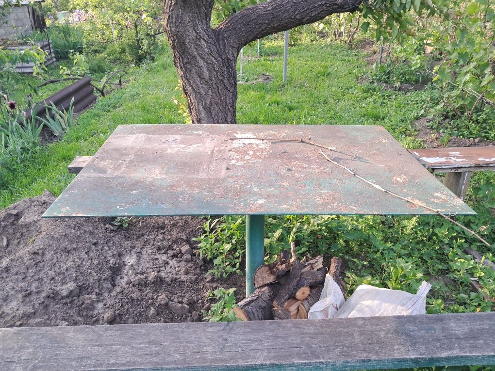 Стол металлический
