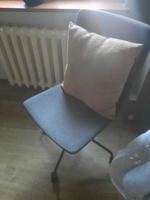 Krzeselko obracane do biurka