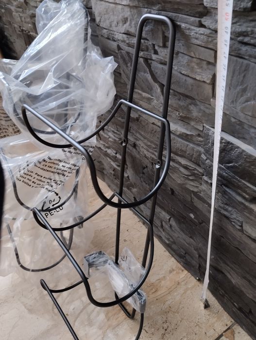 Stojak na wino wiszący