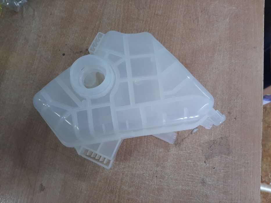 Бачек расширительный Ford Fiesta Mk7