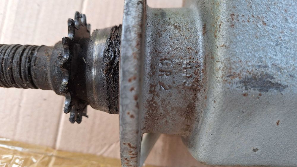 Napęd do bramy przesuwnej silnik z przekładnią