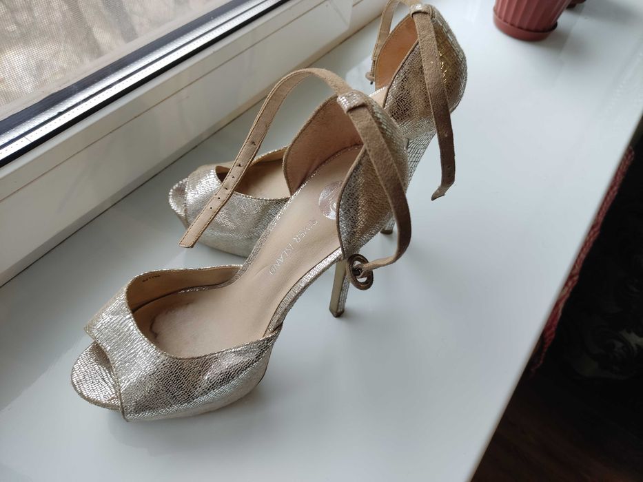 Босоніжки Жіноче взуття