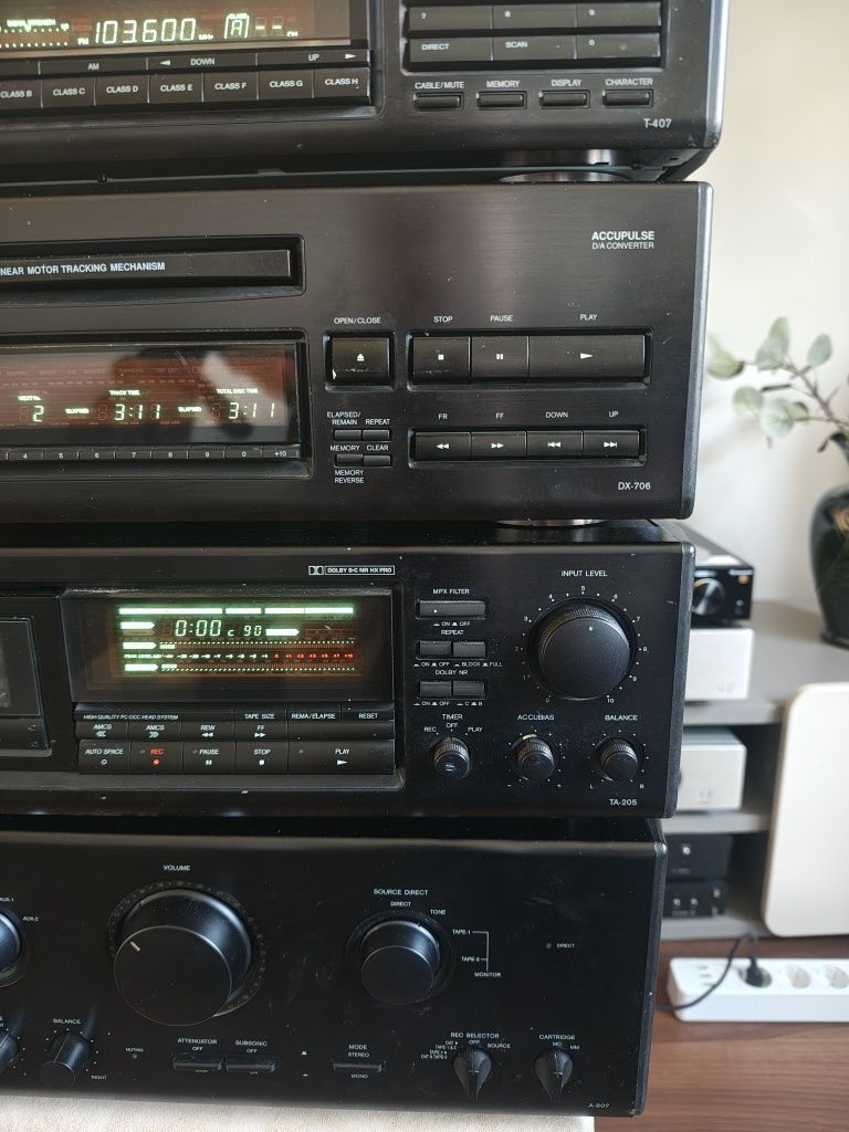 Onkyo Integra A807, Onkyo TA205, Onkyo DX 706, Onkyo T407 piloty