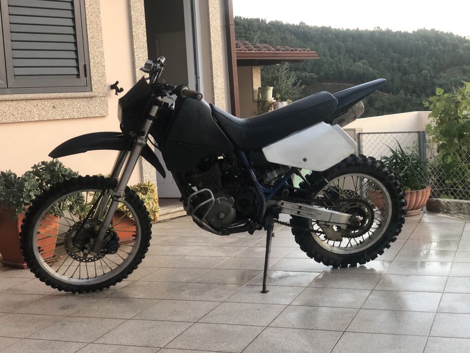 Suzuki DR 350 s/doc.