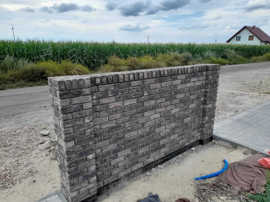 Układanie klinkieru oraz ogrodzeń z pustaków betonowych