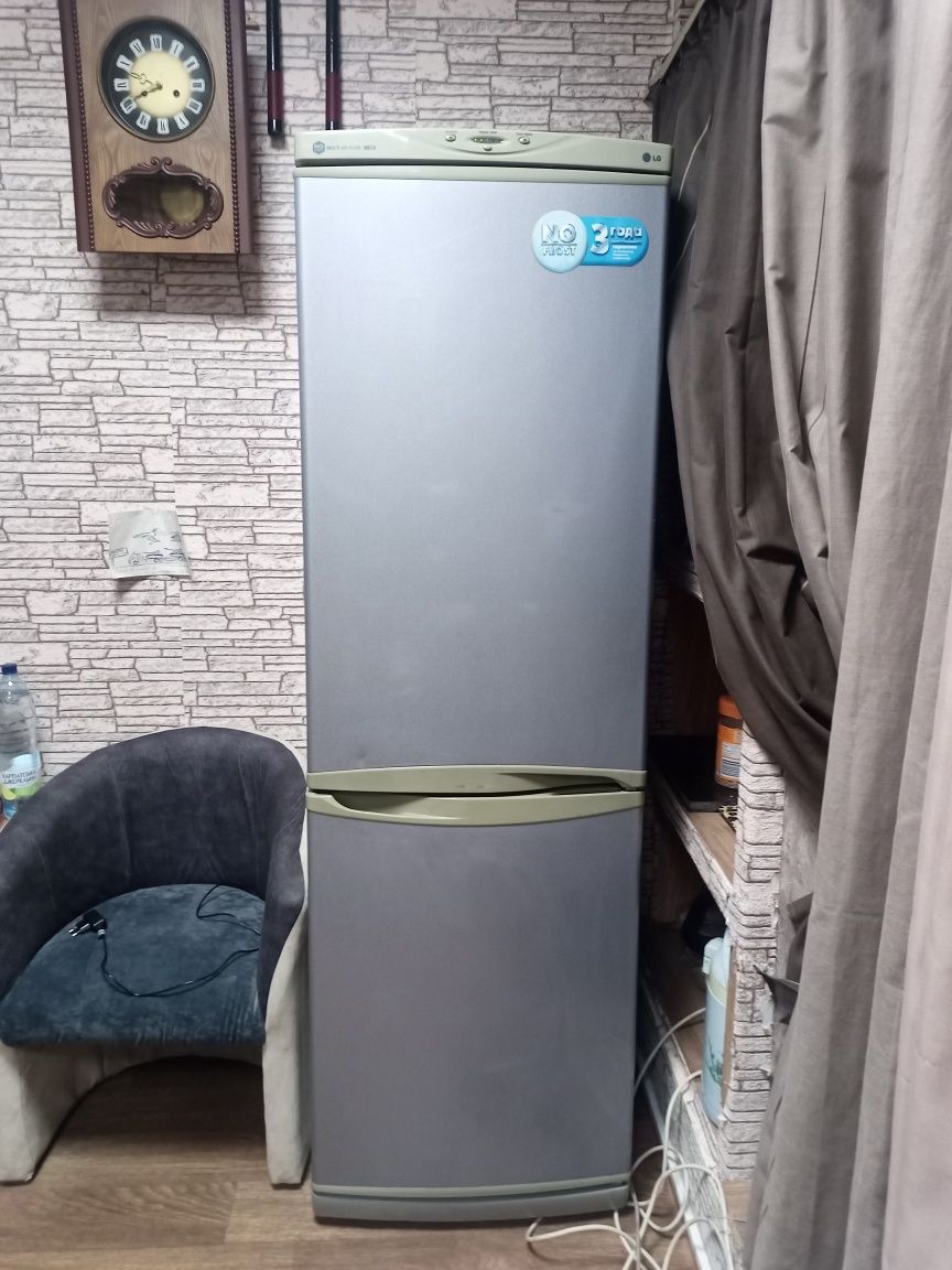 Холодильник LG,в отличном состоянии.