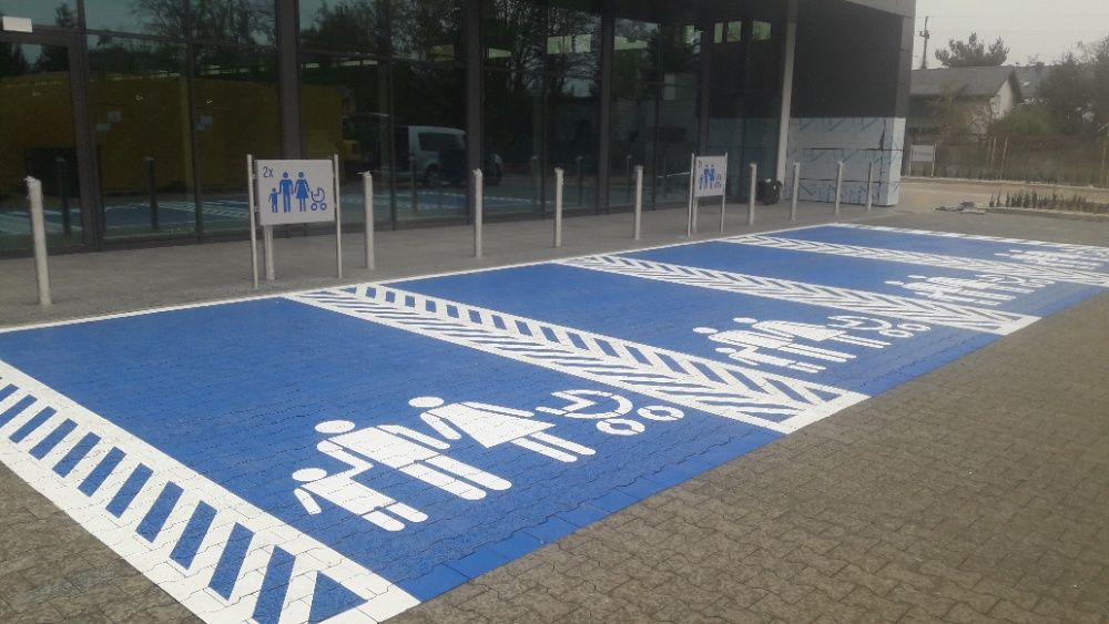 Malowanie oznakowania poziomego miejsc, kopert, linii, pasów.