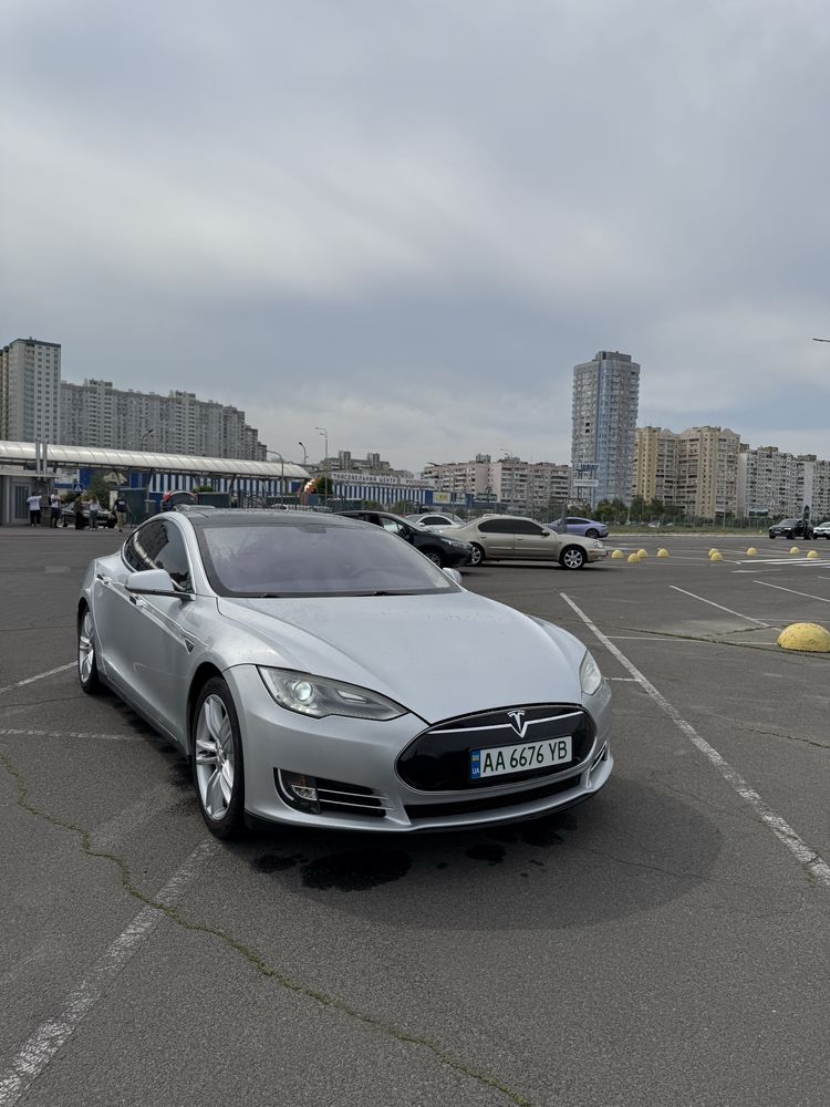 Тесла модел s панорама пневма