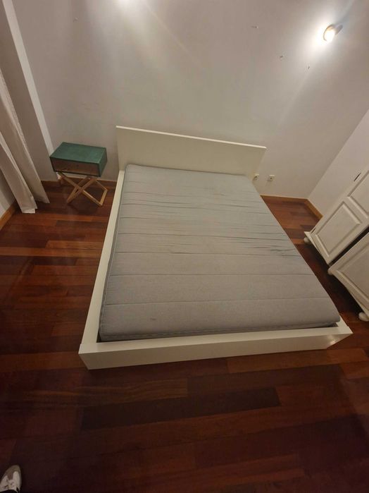 Cama casal com colchão 200x180