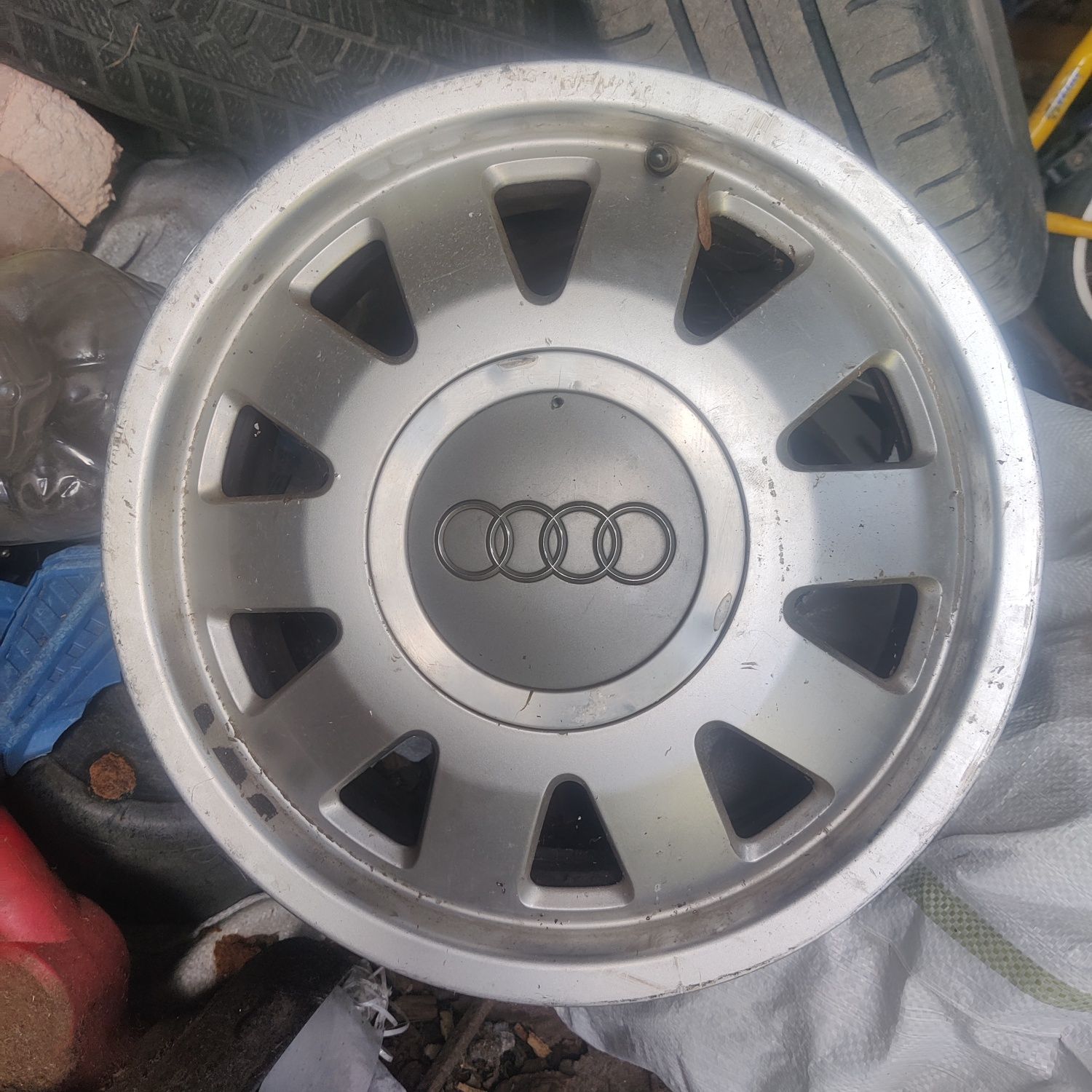Оригінальні алюмінієві диски Audi 15" з шинами