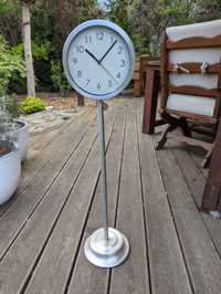 Zegar stojący srebrny, metalowy