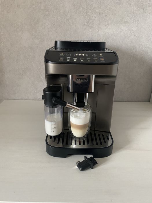 Кавомашина DeLonghi Magnifica EVO ECAM 290.81 НОВА є Вибір