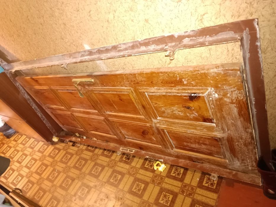 Дерев'яні двері б/в