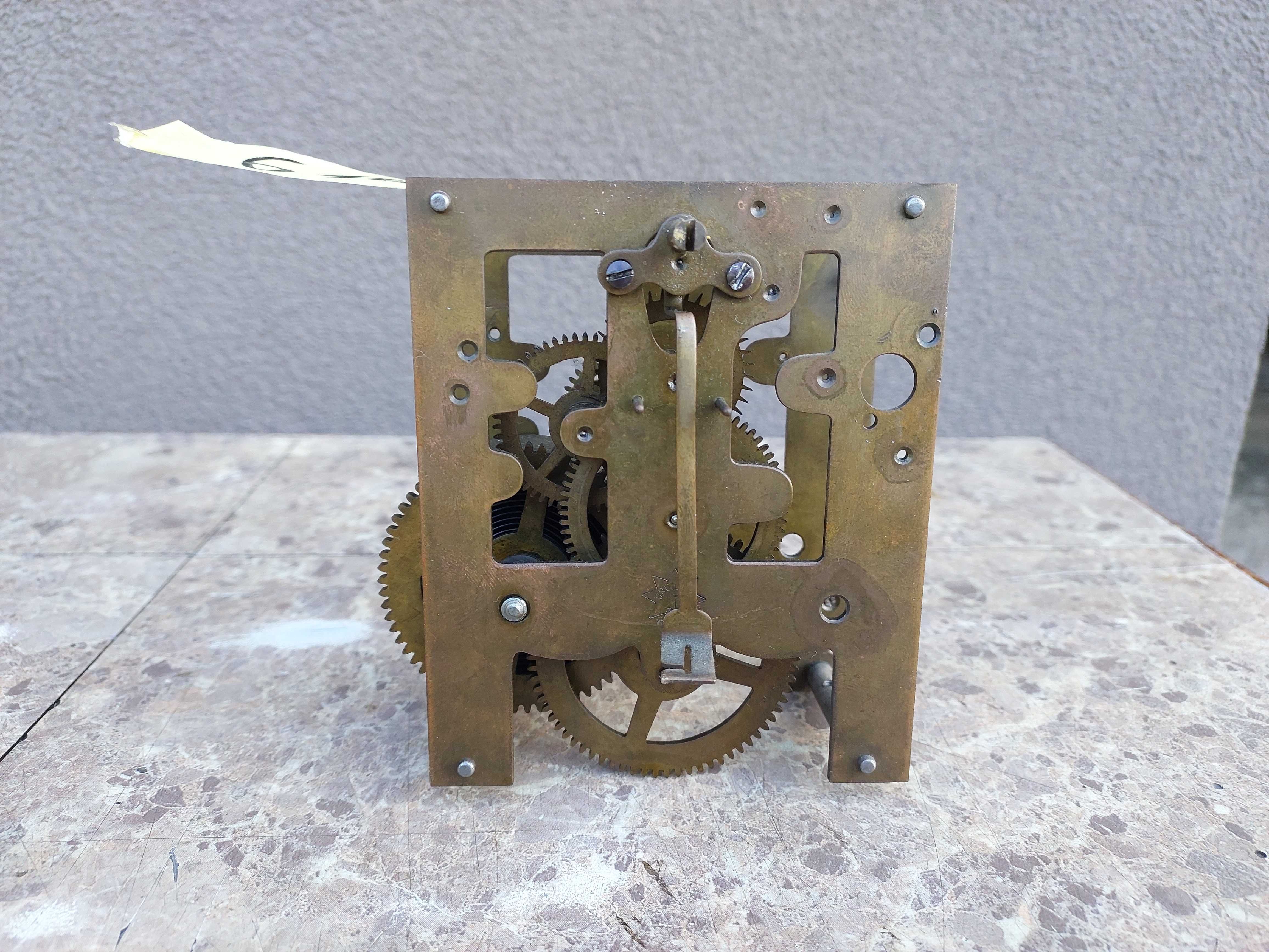 616 Mechanizm starego zegara ściennego Junghans niekompletny bez bicia
