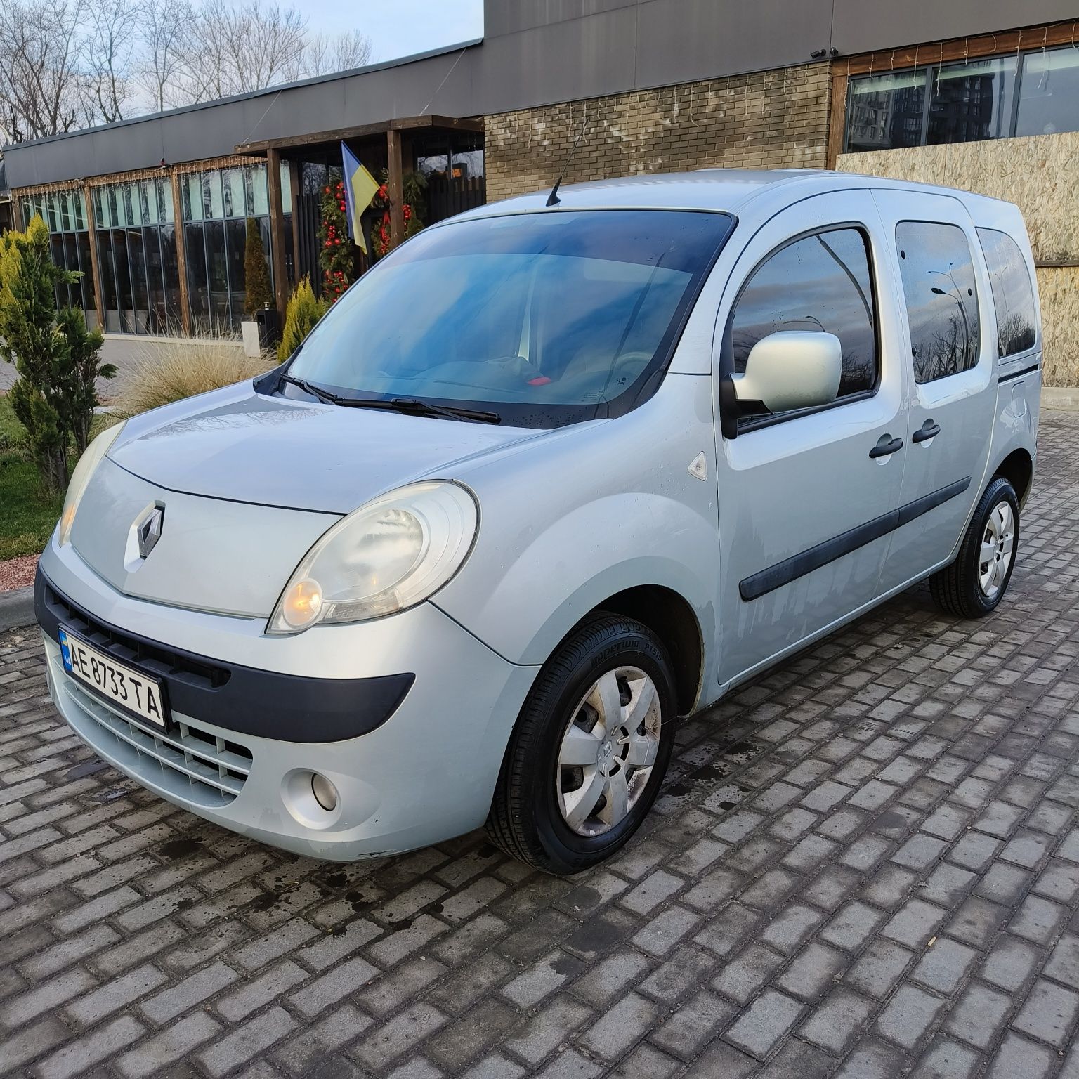 Свою Renault Kangoo Рено Кенго
Гарний робочий стан. Справв