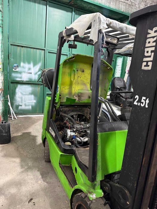 Вилковий навантажувач Clark CGC25 (2.5т), підйом 4.8м + Подовжені вила