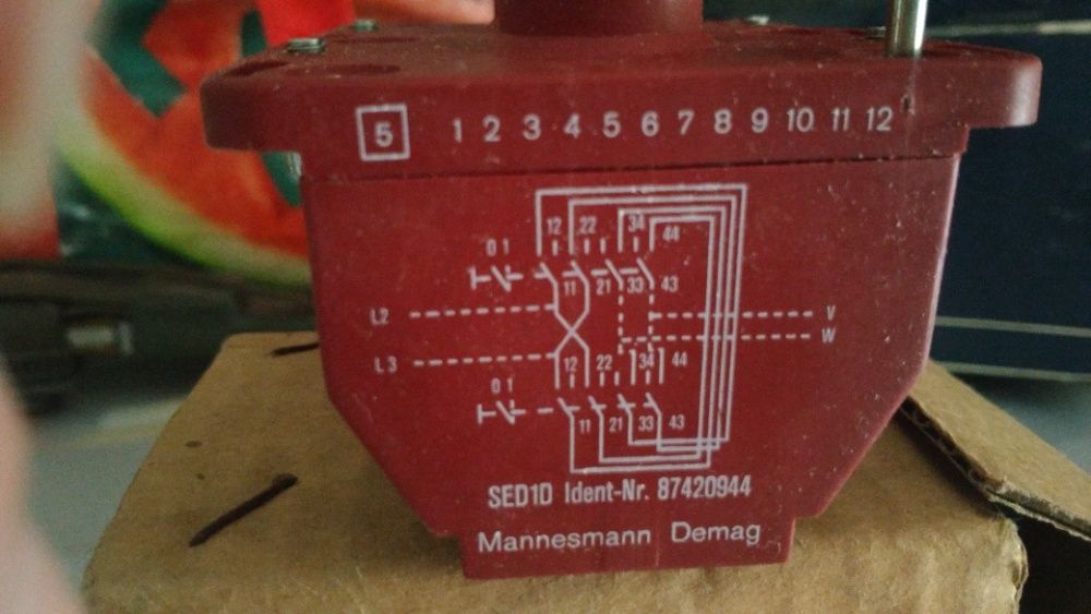 Peças Demag- para construção e outros afins.