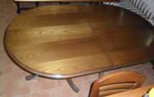 Mesa oval extensível
