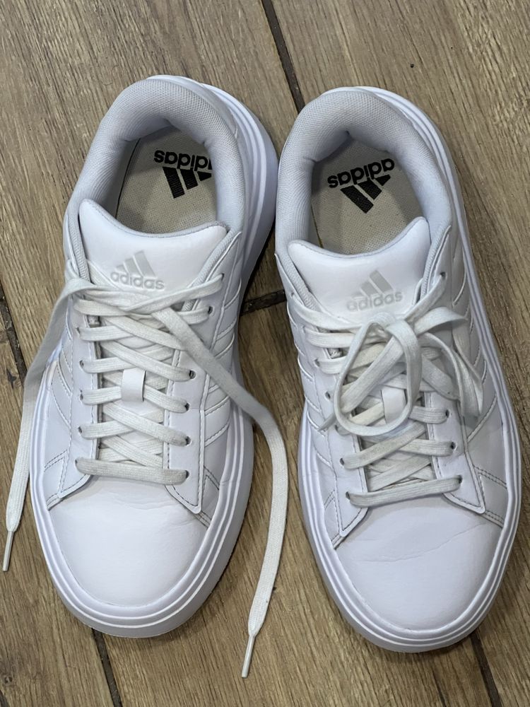 Кросівки жіночі Adidas