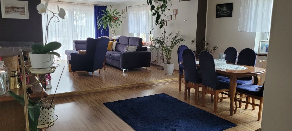 Sprzedam dom z ogrodem i garażami