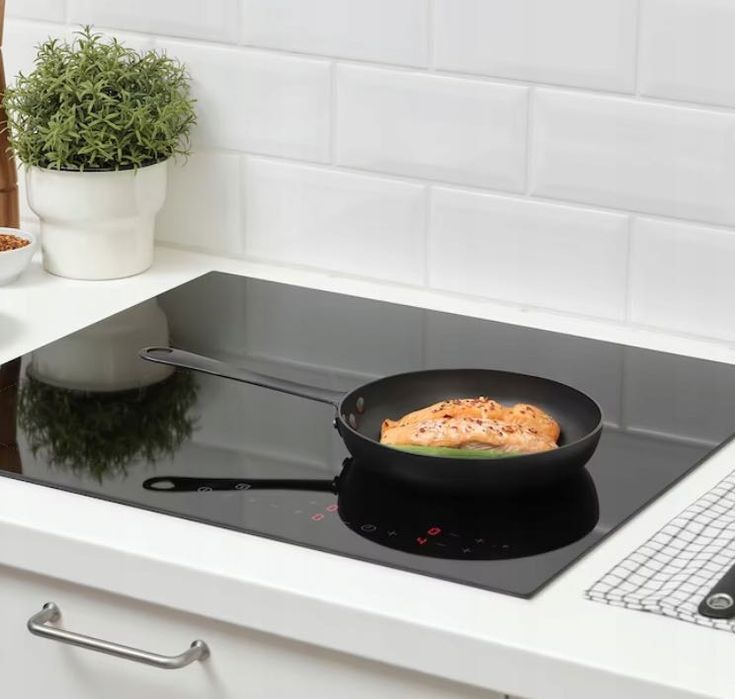 IKEA VARDAGEN Patelnia 20 cm żeliwna