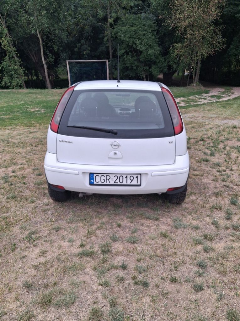 Opel corsa C rok 2004