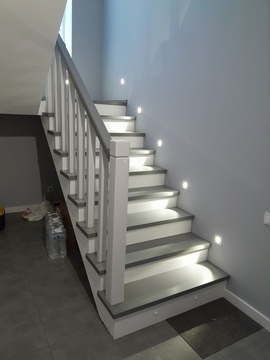 Виготовлення дерев'яних сходів
(Изготовление деревянных лестниц)