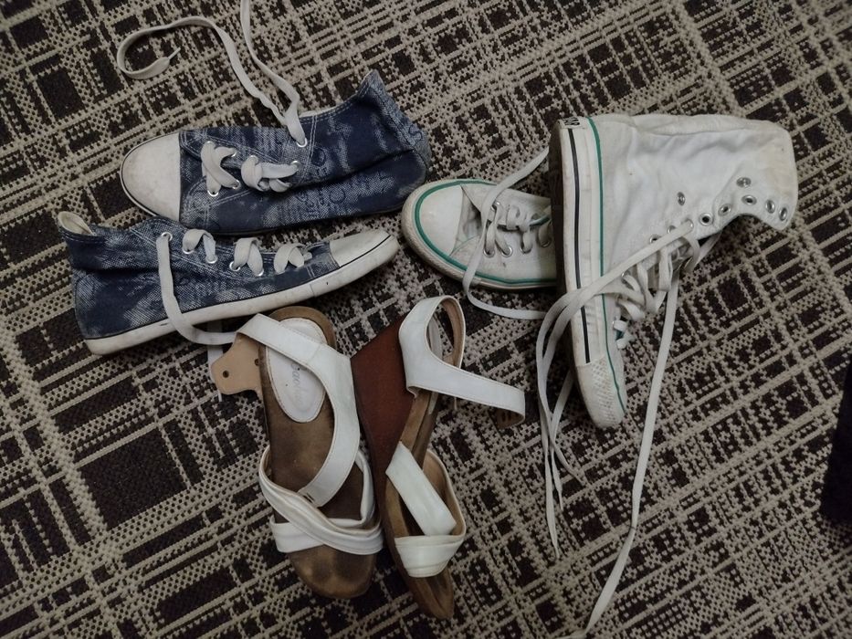 Віддам взуття 37 р