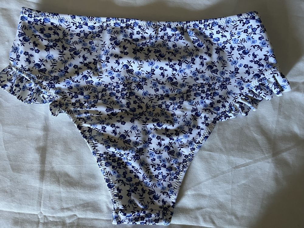 Biquini com estampa azul