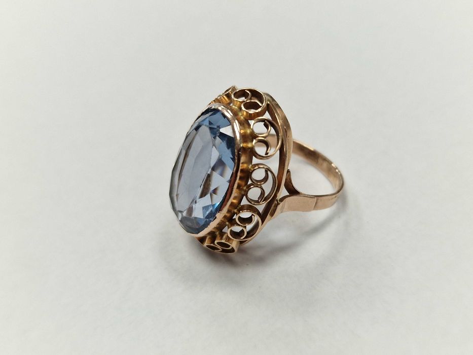 Złoty pierścionek damski/ 585/ 9.37 gram/ R13/ Topaz/ Polska 1963-86