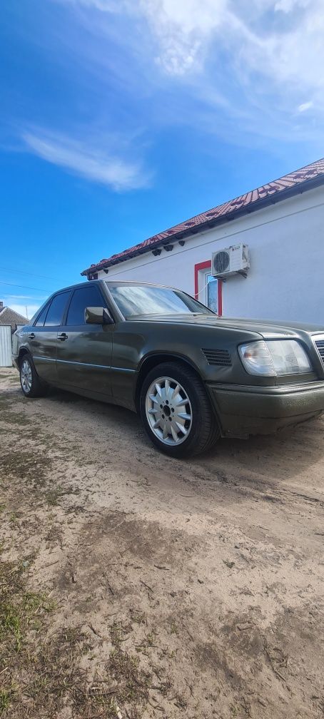 Продам хороший мерс 124