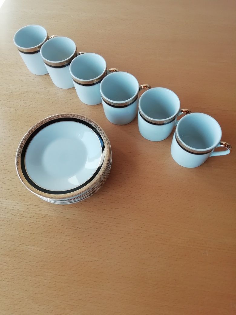 Conjunto de chávenas de café em porcelana japonesa.