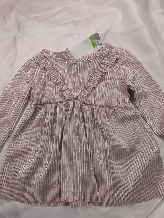 Дитяча сукня, рожевого кольору з неймовірно гарним перелеванням