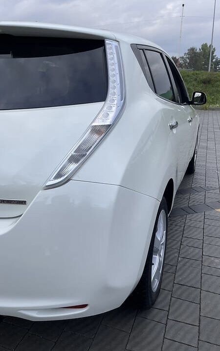 Nissan leaf 2012