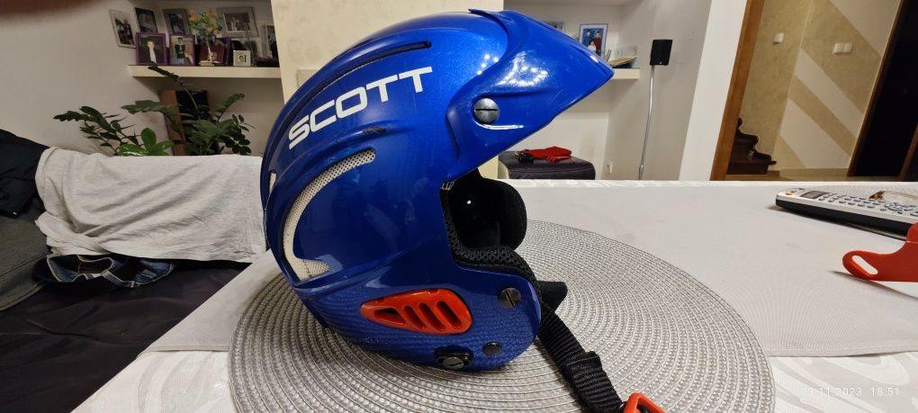 Kask narciarski Scott