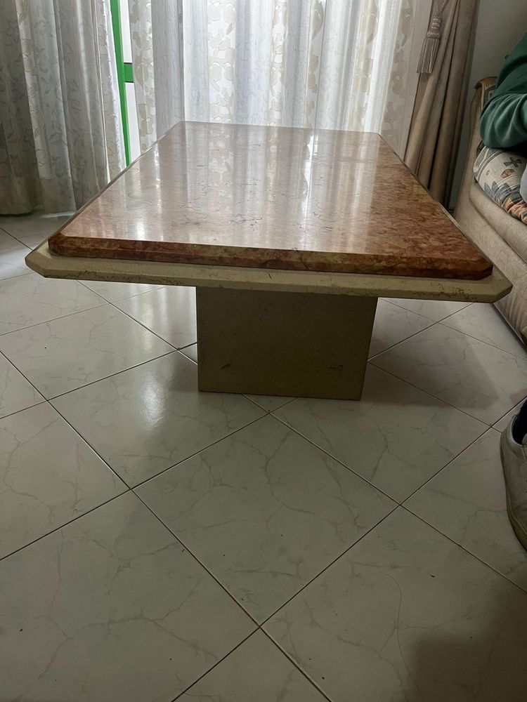 Mesa retangular em mármore