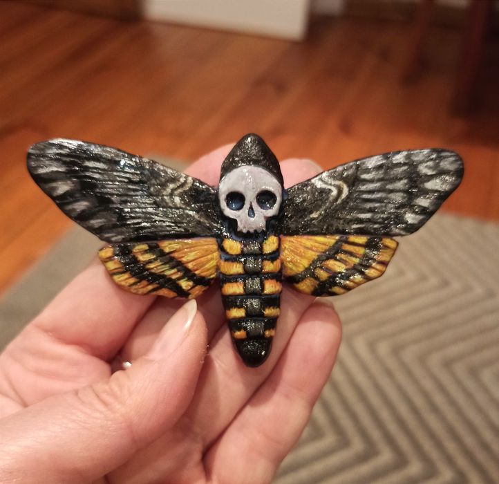 Nowy magnes na lodówkę, halloween, ćma trupia główka