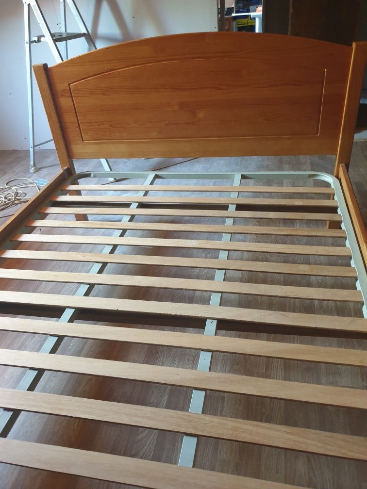 Cama de casal em pinho