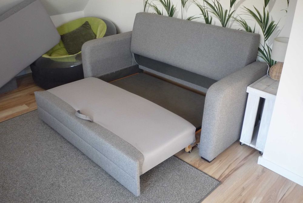 Kanapa /sofa/  rozkładana  dwuosobowa
