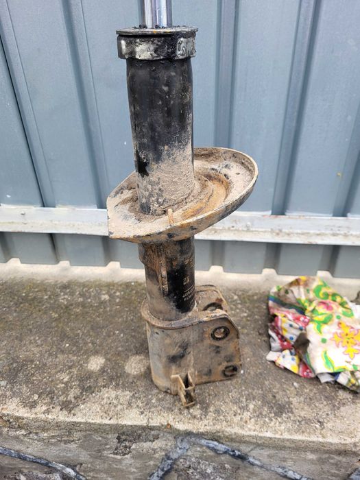 Амортизатор рено трафік 3