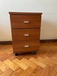 Mesa de cabeceira ou de escritório