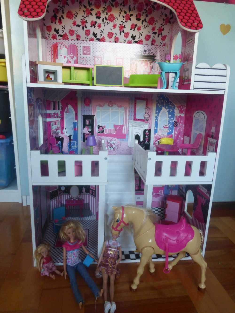 Duży drewniany domek dla lalek + lalki Barbie + koń Mattel