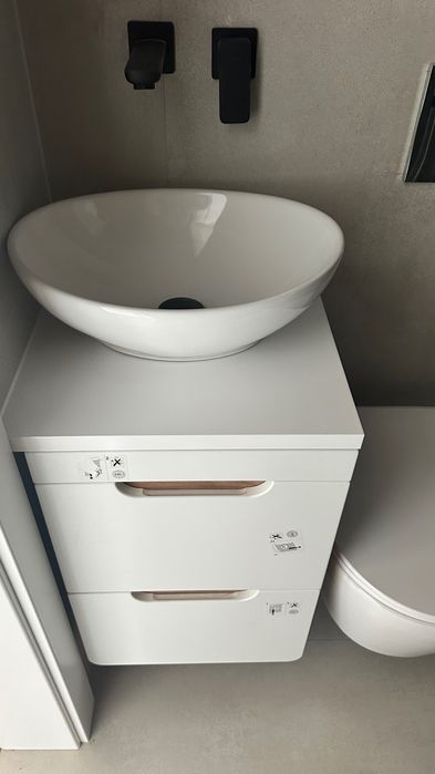 Szafka łazienkowa podwieszana.