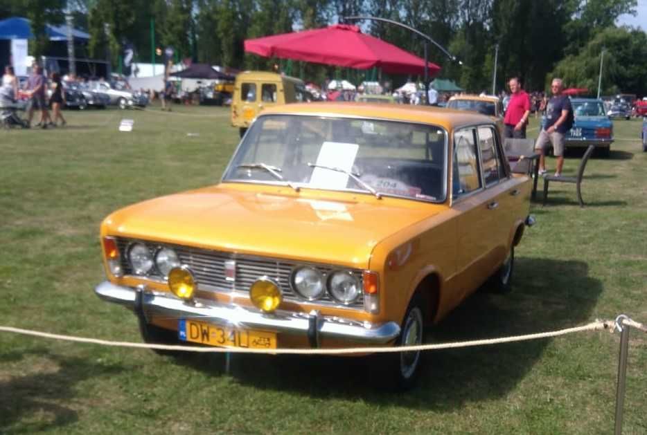 Fiat 125p na sesję do ślubu klasyk Wrocław Dolnośląskie