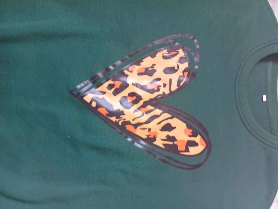 Стильний жіночий світшот з леопрдовим серцем