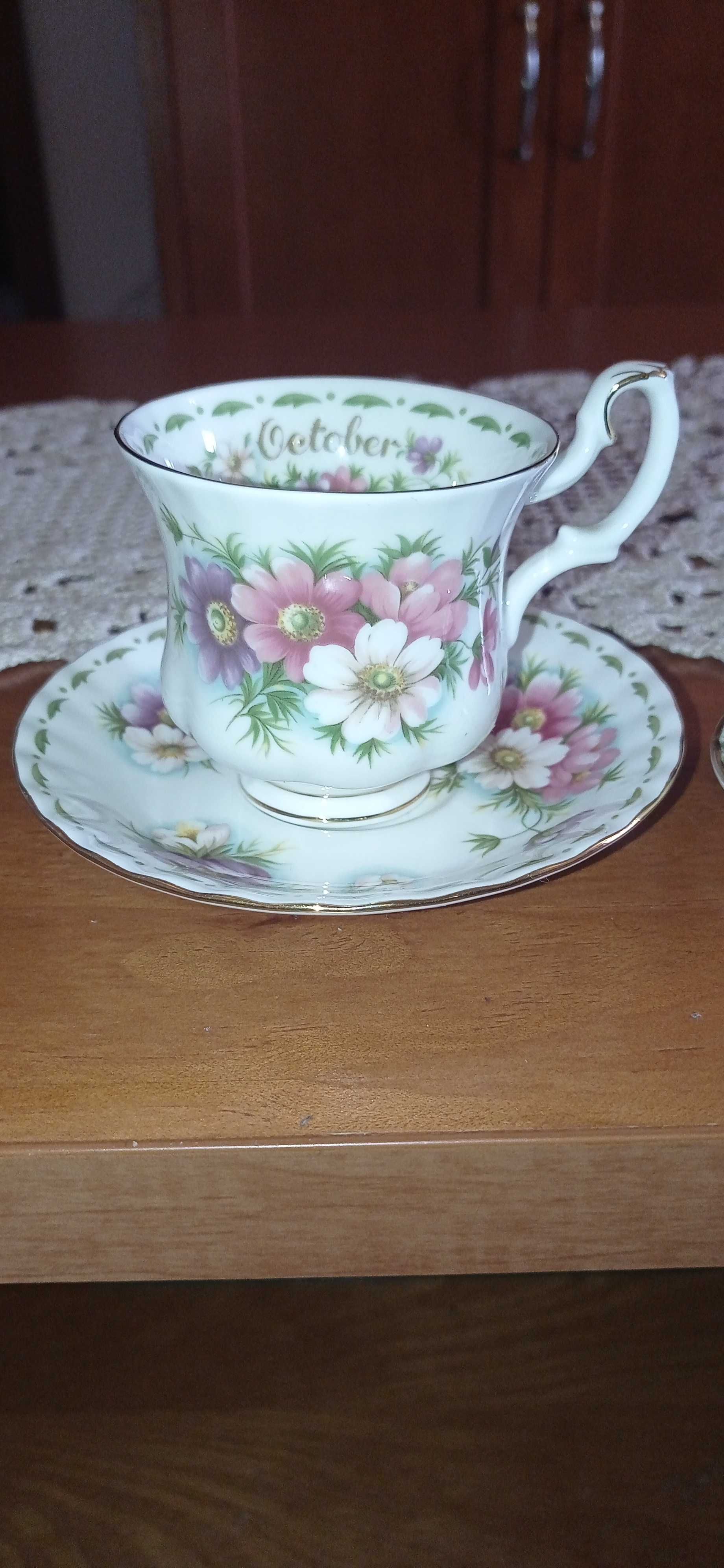 Chávena Royal Albert Bone China England "Cosmos" + miniatura