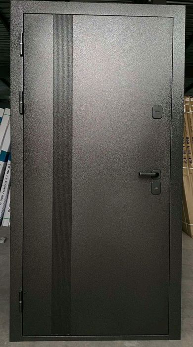 Продам двері вхідні металеві з терморозривом.